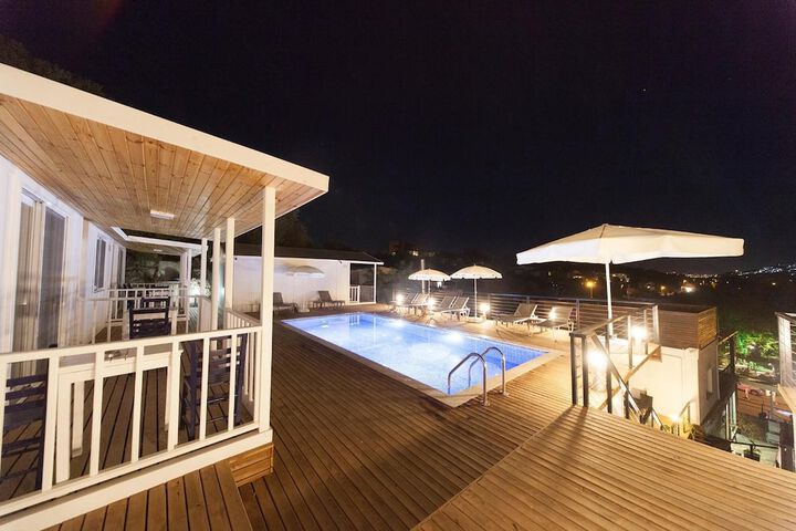 Pool 43 of 60