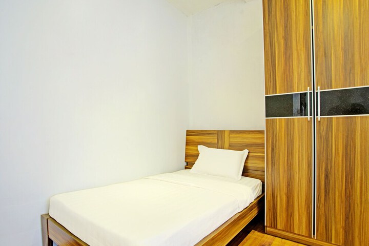 Room 9 of 27