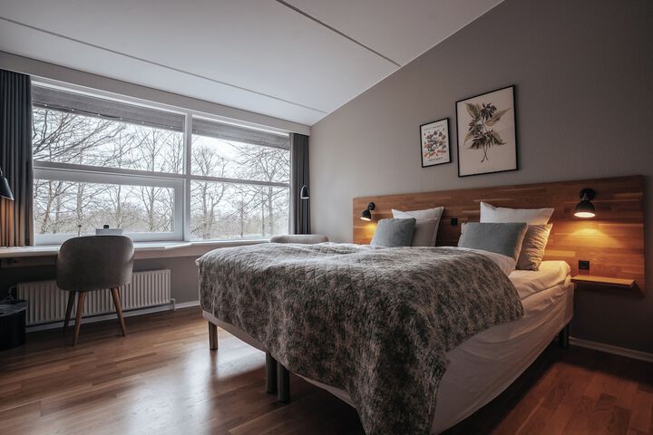 Room 44 of 80