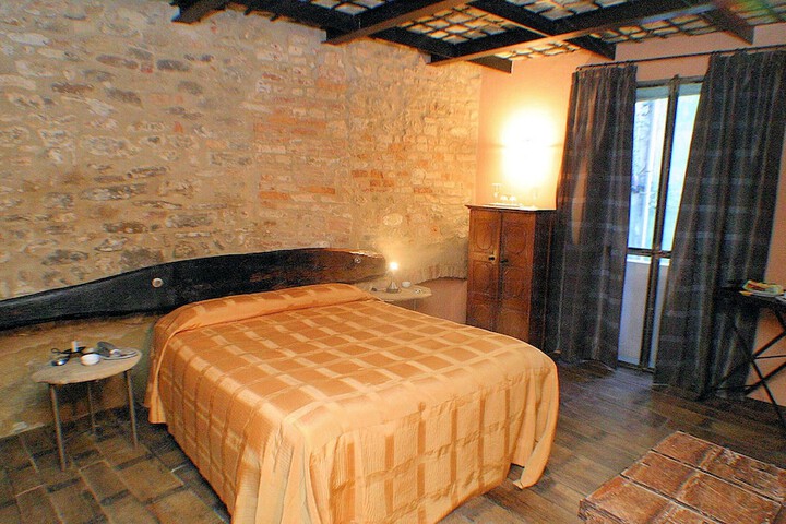 Room 2 of 18