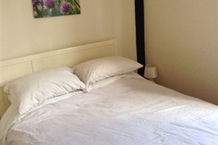 Room 10 of 19