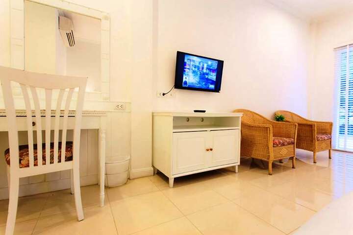 Room 42 of 111