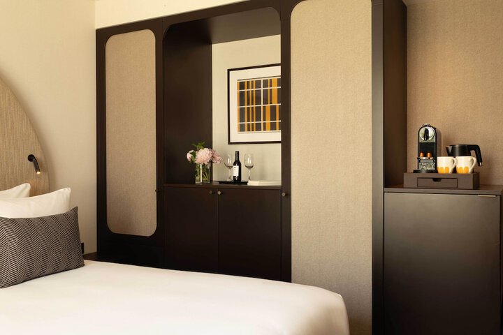 Room 16 of 70