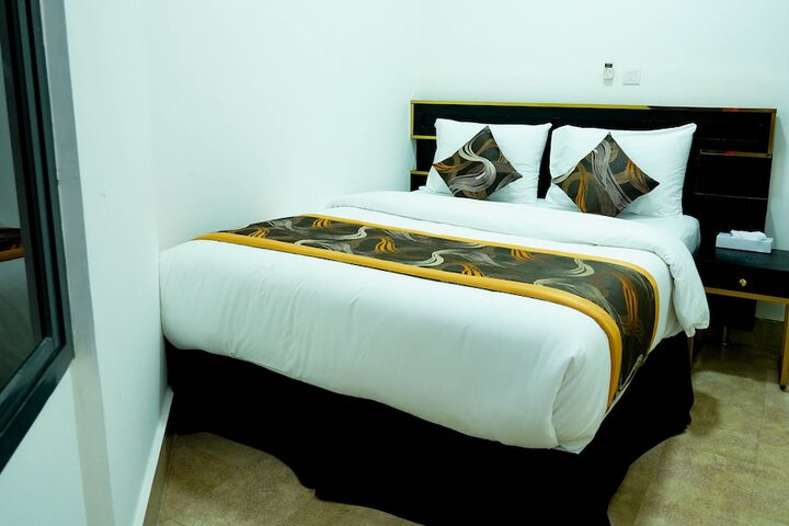 Room 10 of 34