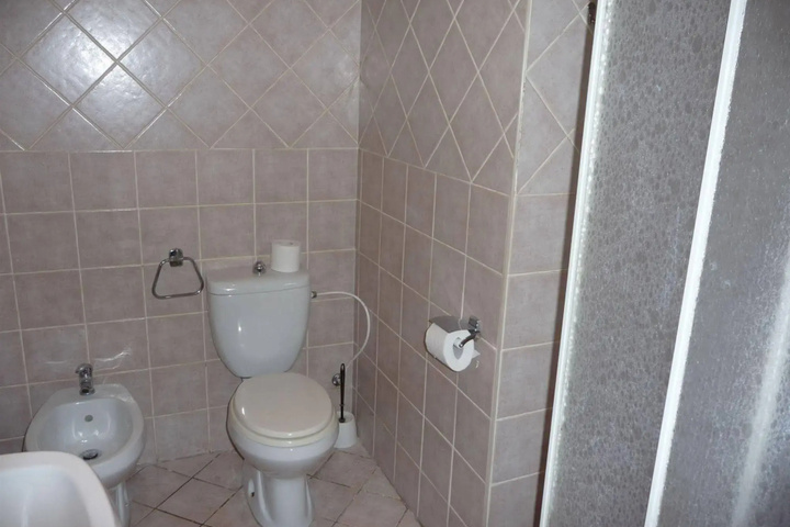 Room 7 of 16