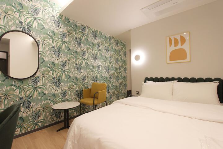 Room 28 of 59