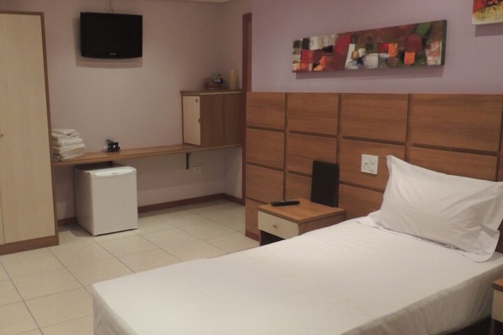 Room 25 of 41