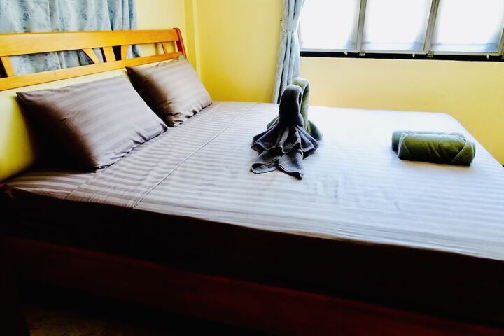 Room 4 of 296