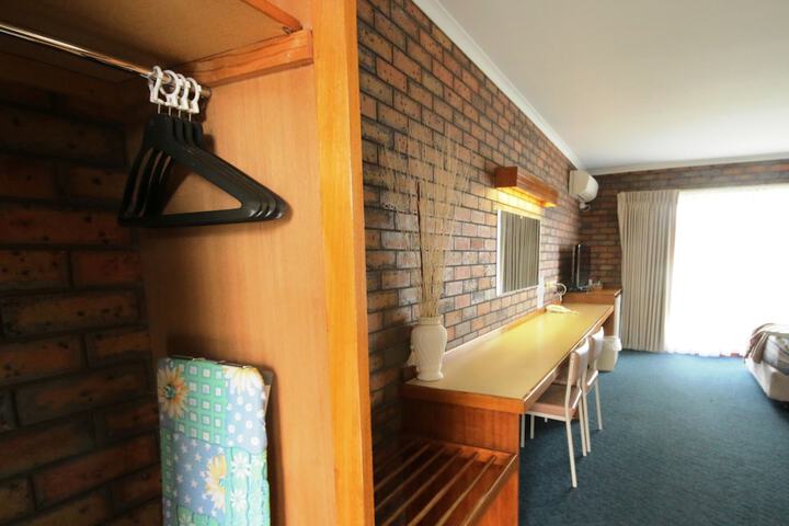 Room 6 of 33