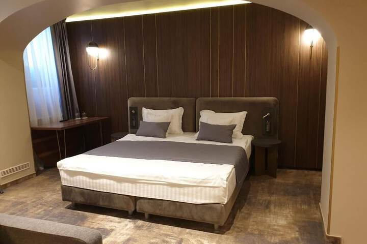 Room 15 of 120