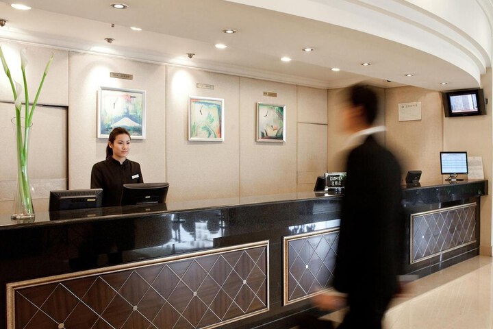 Entrance & Lobby