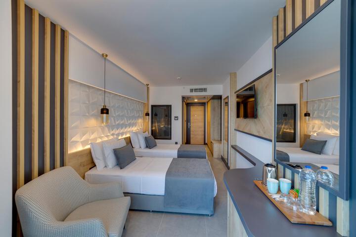 Room 32 of 54