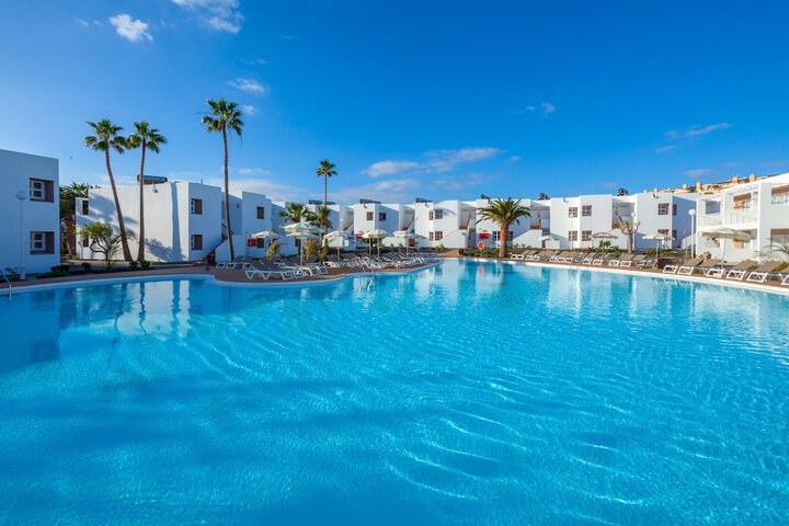 Hotel with Pool
