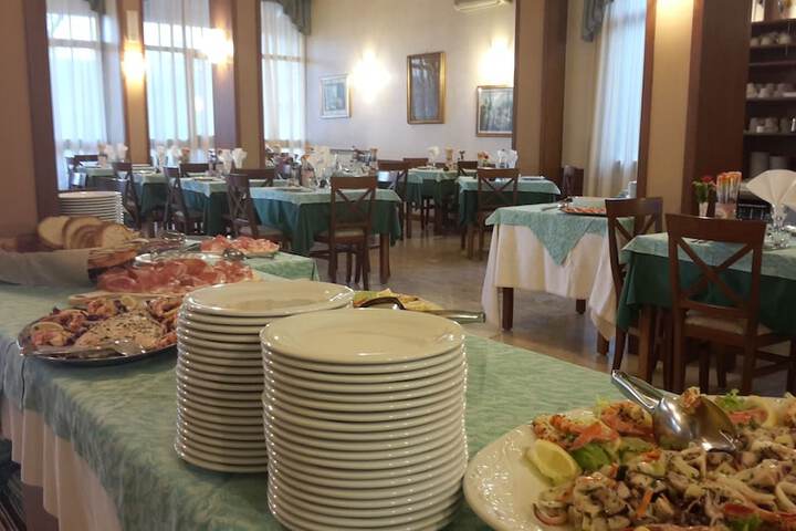 Dining 66 of 91