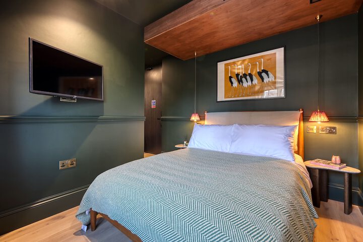Room 12 of 28