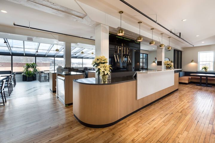 Lobby lounge