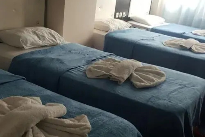 Room 4 of 9