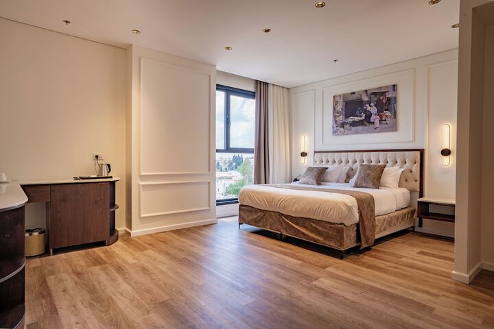 Room 18 of 52