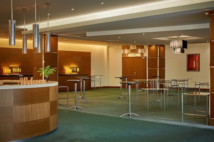Business Center 218 of 228