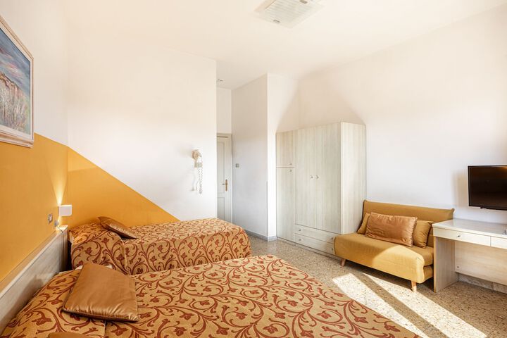 Room 43 of 181