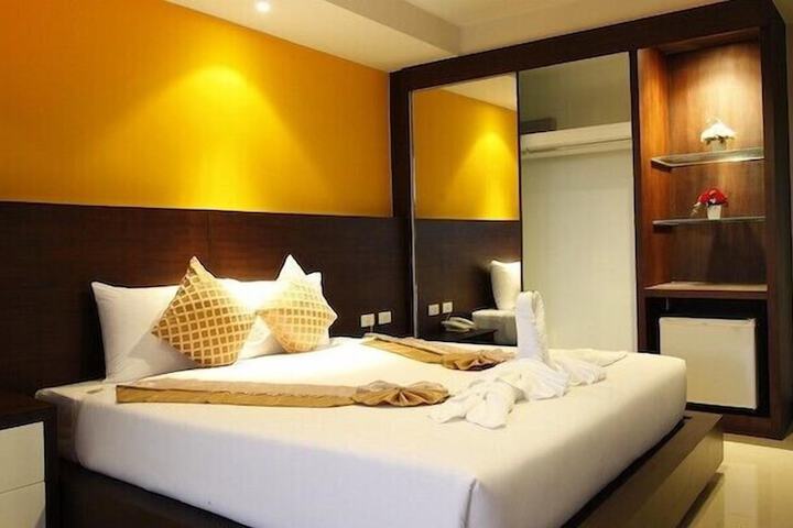 Room 18 of 32