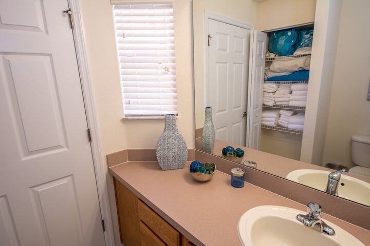 Room 44 of 221