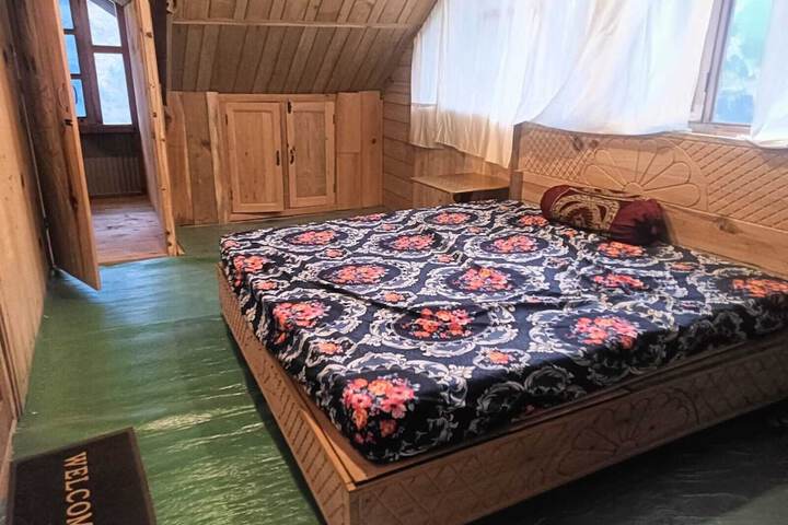 Room 5 of 28