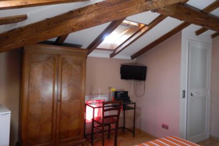 Room 11 of 22