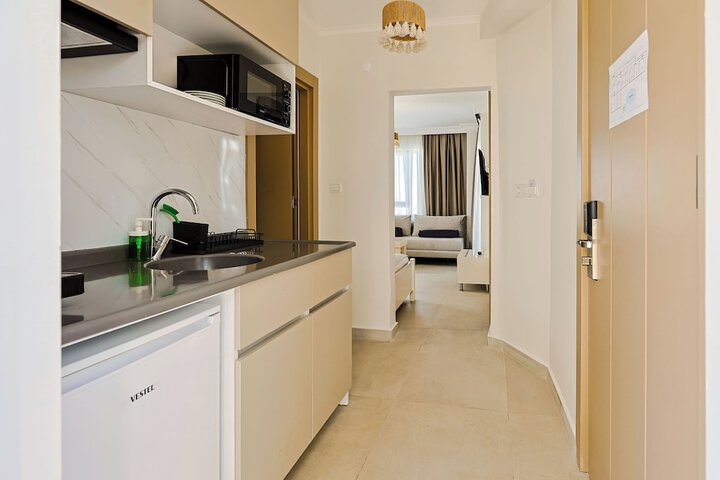 Room 43 of 185