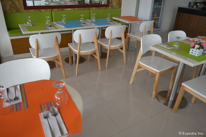 Dining 30 of 52