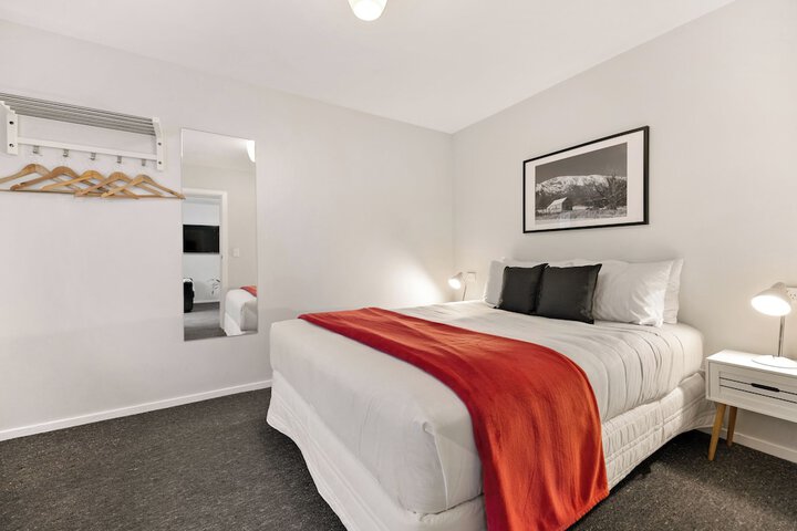 Room 33 of 128