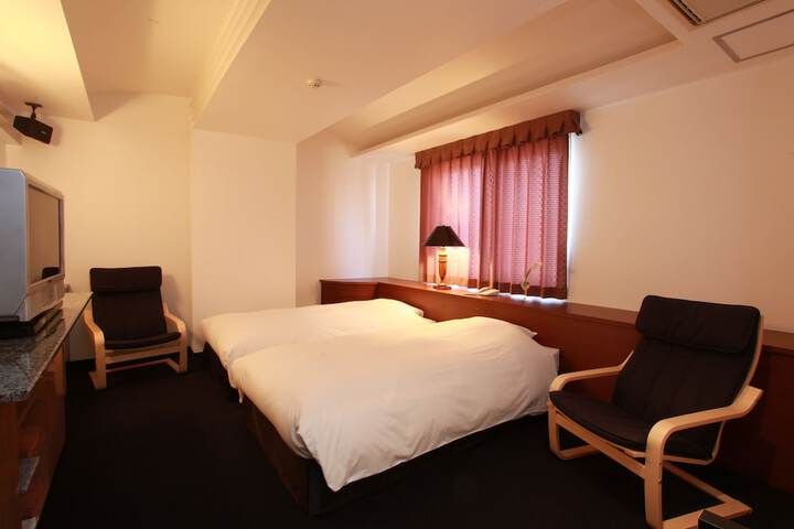 Room 10 of 35