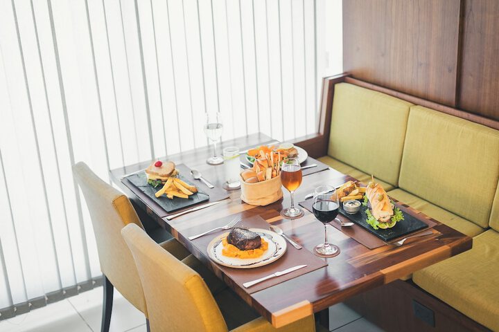 Dining 40 of 58
