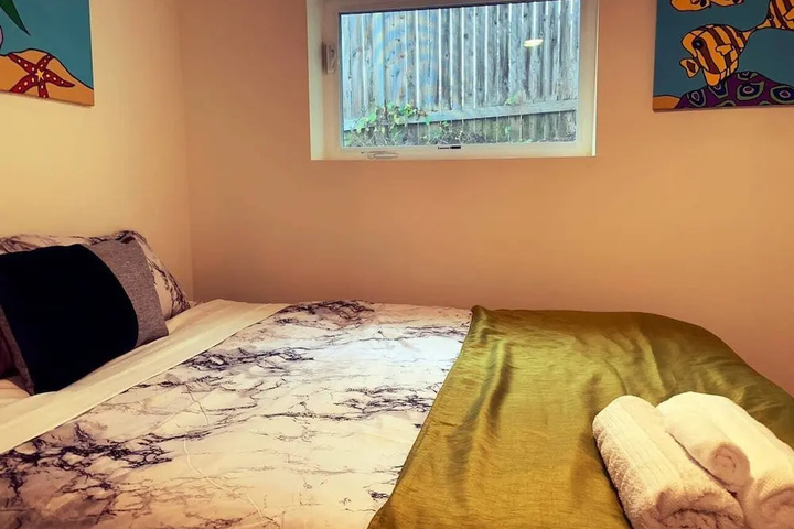Room 4 of 13