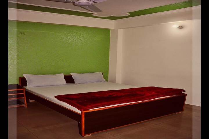 Room 5 of 15