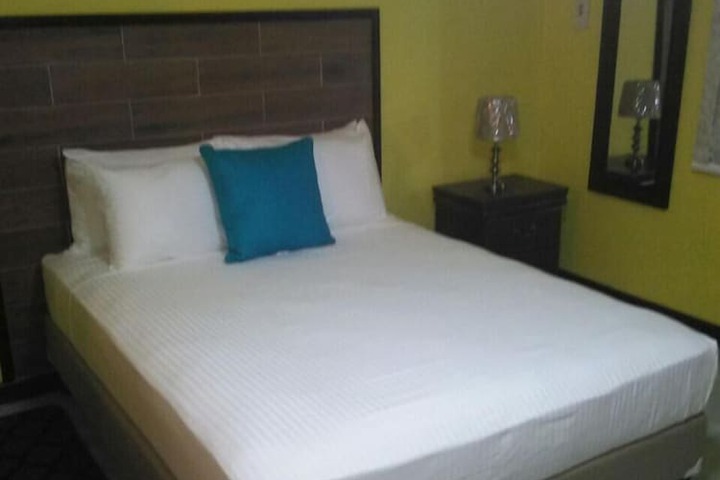 Room 9 of 37