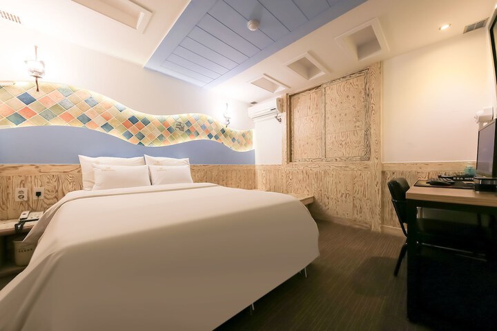 Room 13 of 64