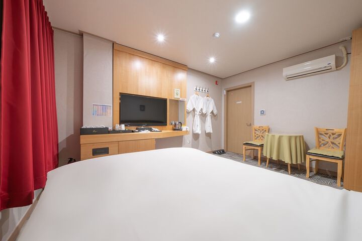 Room 44 of 65