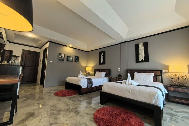 Room 12 of 99