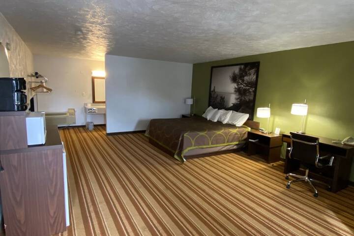 Room 16 of 38