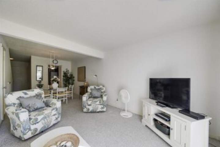 Room 10 of 27