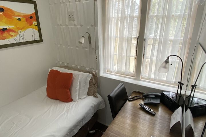 Room 28 of 109