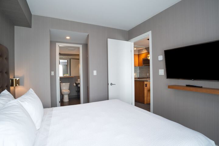 1 King Bed (19 of 29)