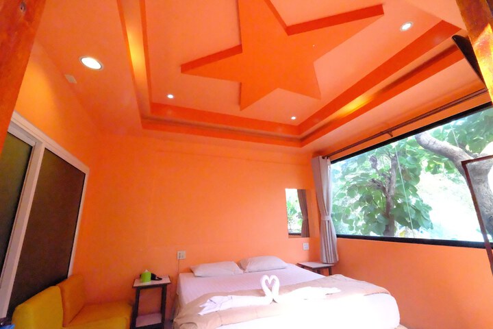 Room 30 of 48