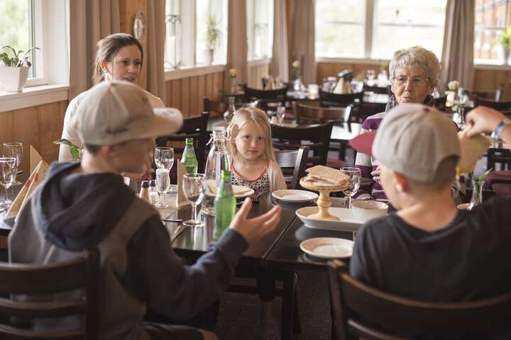 Dining 54 of 76