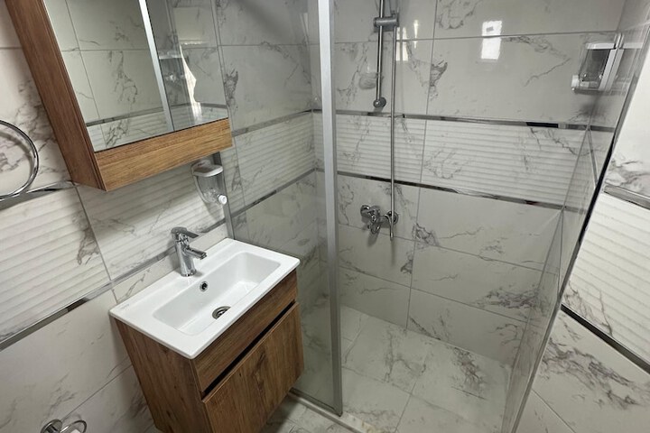 Room 34 of 105