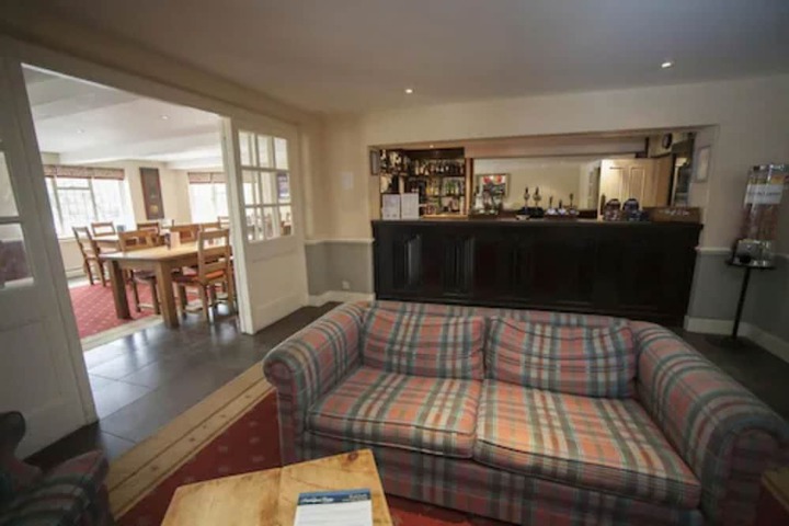 Lounge 103 of 140