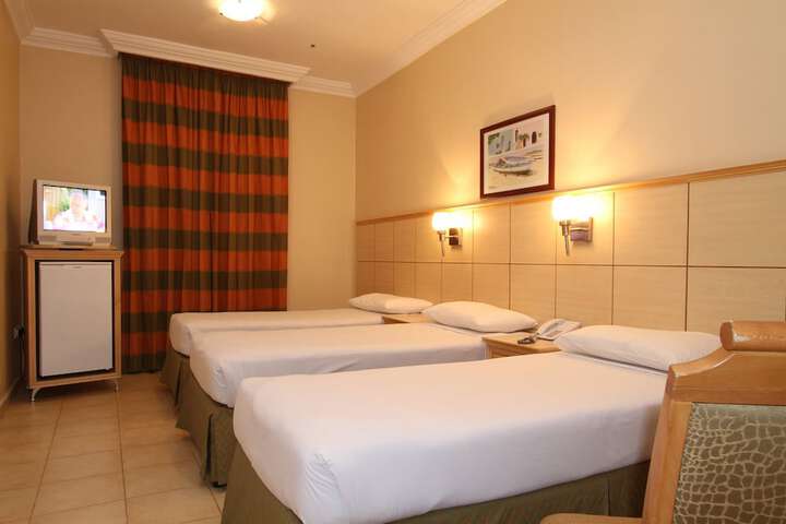 Room 6 of 13