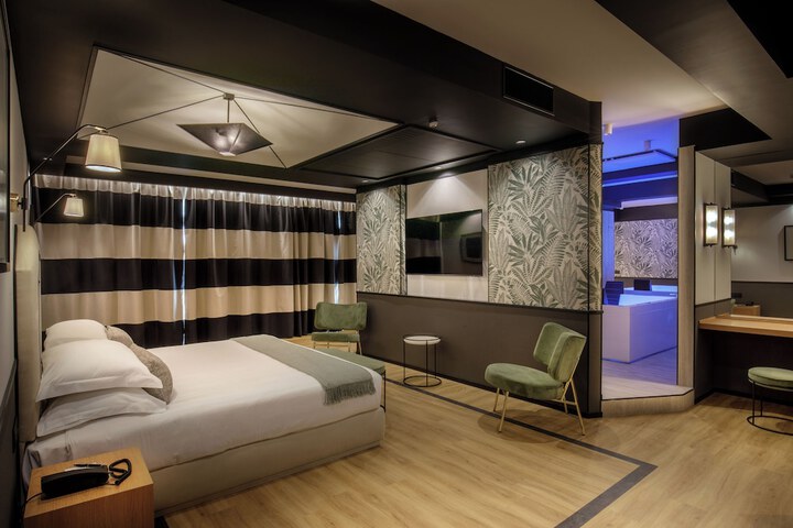 Room 13 of 23