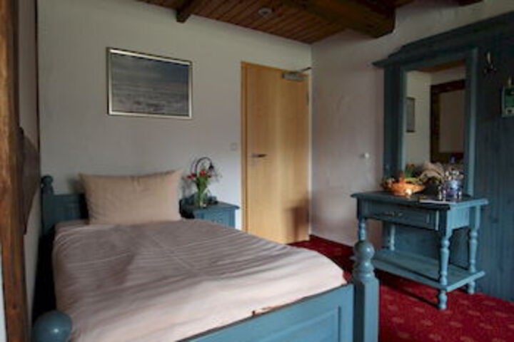 Room 13 of 28